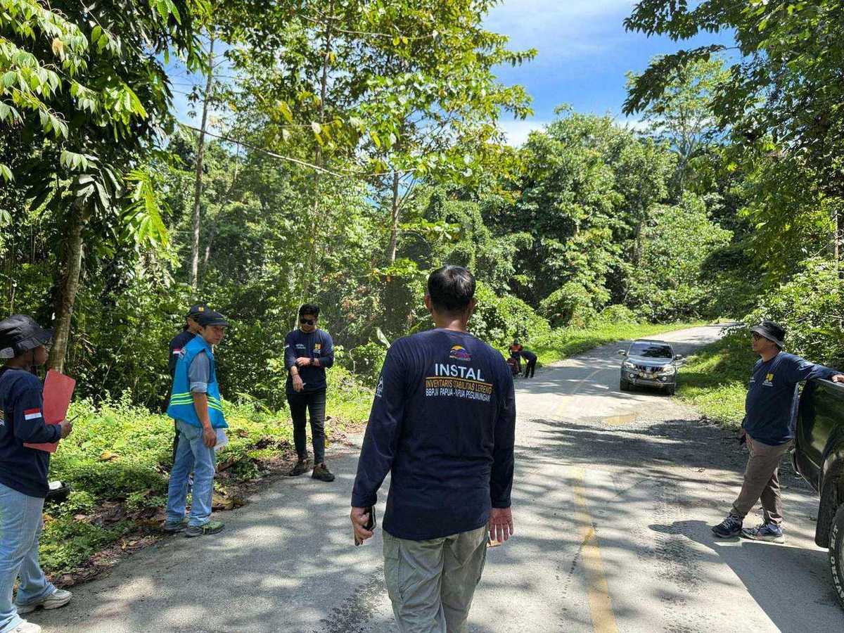 Tim INSTAL melakukan survei lapangan pada lokasi yang dipantau